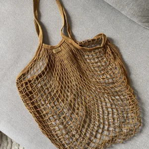 Zara strandväska  - Säljer denna strandväskan från zara! Frakt tillkommer 