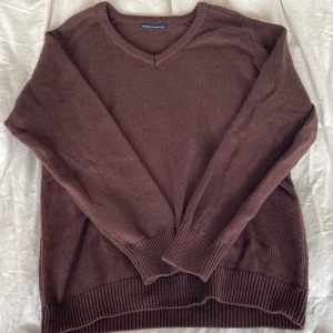 Mysig tjocktröja från brandy melville  - Köpte denna i höstas. den är super mysig och i bra skick. Köpte för 400kr och säljer för halva pris. Finns inte kvar på hemsidan längre.  Köparen står för frakt och mer information står i min bio. Klicka inte på köp nu! 