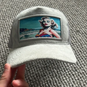 Milfhunter keps - En milfhunter keps i färgen grå. Skick 10/10 aldrig använd.