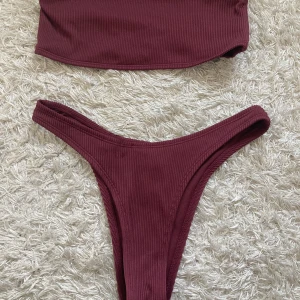 BikBok bikini - Vinröd bikini från BikBok❣️ Underdelen är storlek XS och överdelen storlek S! 