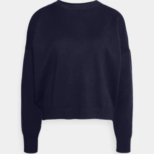 Tröja - Jättefin tröja från Zalando, märket är ESPRIT och är knappt använd så nyskick🌟