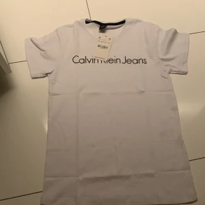 Calvin Klein t-shirt - Stl 152 (barnstorlek)