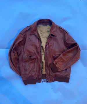Läderjacka röd - Röd italiensk vintage läderjacka i storlek M Litet slitage i rygg (se bild)
