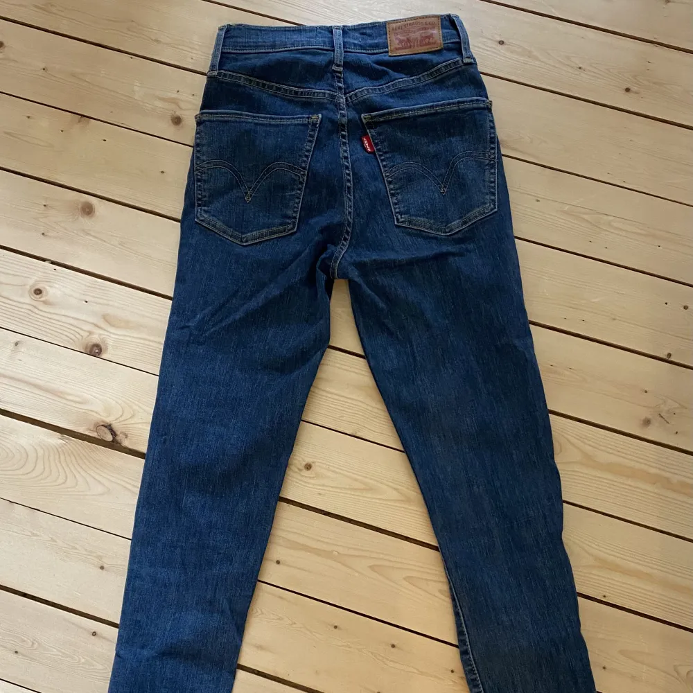 Nyskick  Jeans från Levis i modellen Mile high super skinny   Stl 24. Jeans & Byxor.