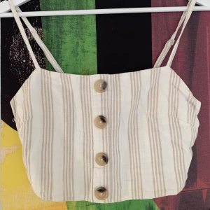 Snyggt linne i linne!  - Härligt sommarlinne i linne och viskos. Passar perfekt till linnebyxor! 