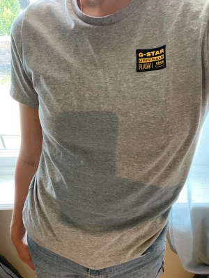 T-shirt  - VILL BLI AV MED ALLT SÅ SKRIV FÖR FRÅGOR OCH PRISET ÄR ABSOLUT DISKUTERBART! Säljer denna as coola t-shirt från G-star som är köpt på kids brandstore 🍀 Frakten tillkommer! Storlek Xs