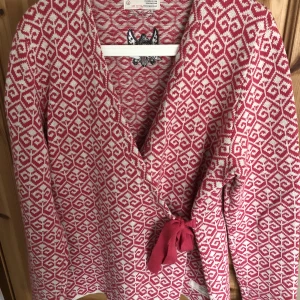 Odd Molly knight cardigan - Jag har haft på mig den en gång bara och sen blev den för stor. Den är superfin. 