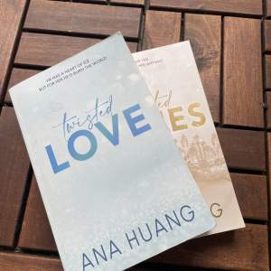 - Nu finns endast första boken i twisted serien, av Ana Huang, Twisted love. - Twisted love har blivit lite solblekt och fått en fläck på sidan, men det är inget som påverkar läsningen! - Ursprungspris var 209 kr.