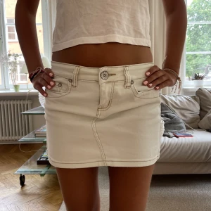 Lågmidjad kjol  - Säljer denna super snygga låg midjade kjol 