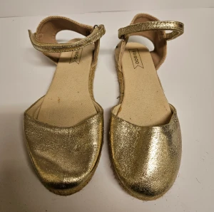 Friboo sandaler  - Friboo sandaler. Som nya. Storlek 36. Nypris 350 kr. 