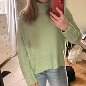 Stickad tröja - En helt oanvänd mint/ grön färgad tröja. Den har inga defekter. Skriv för mer info ❤️