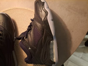 Jordan point lane  - Säljes då dem inte passa mig. Kvitto och låda finns kvar  Storlek 40 