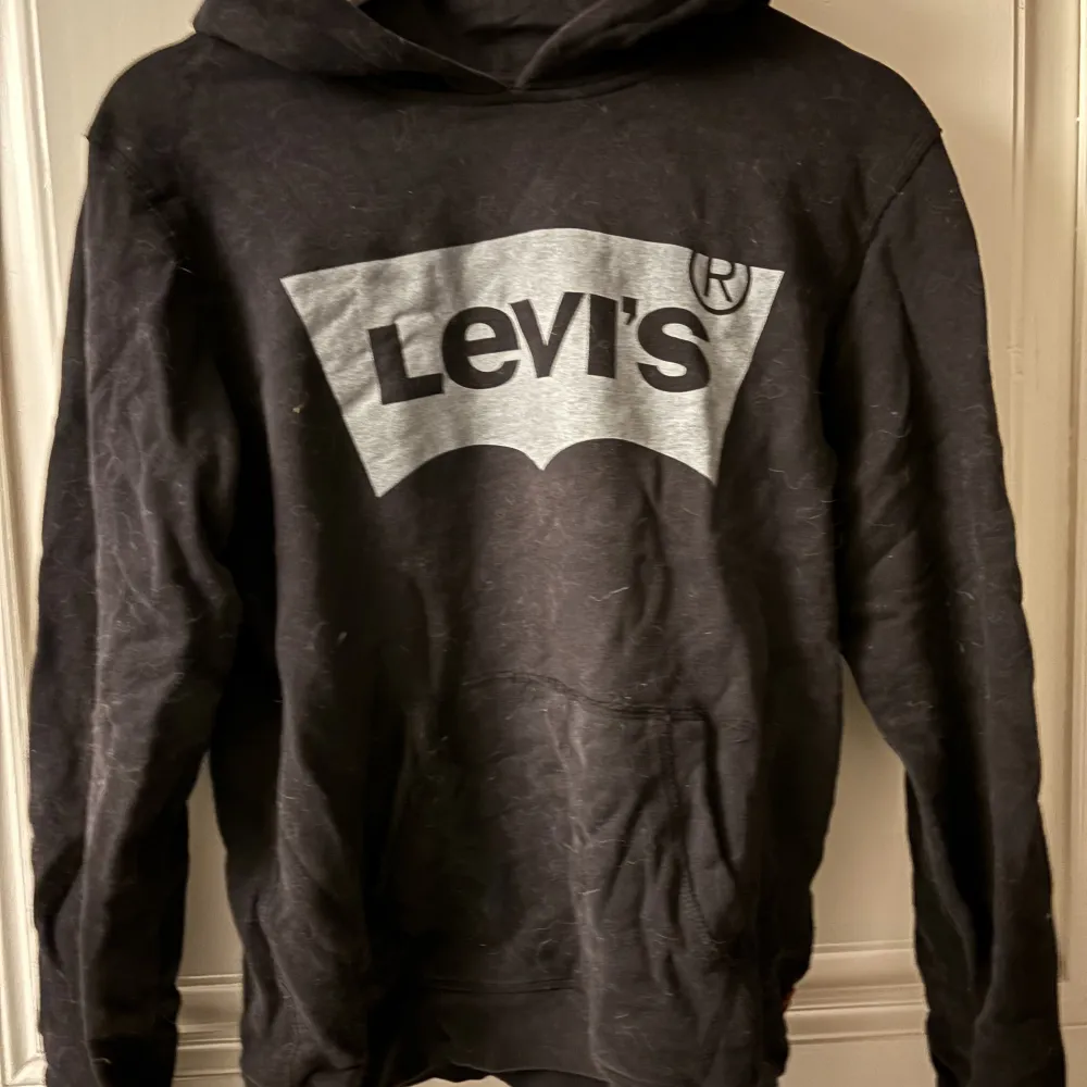 En äkta Levis hoodie. Superfin och tjockt material så den håller värmen. Knappt använd 💕. Hoodies.