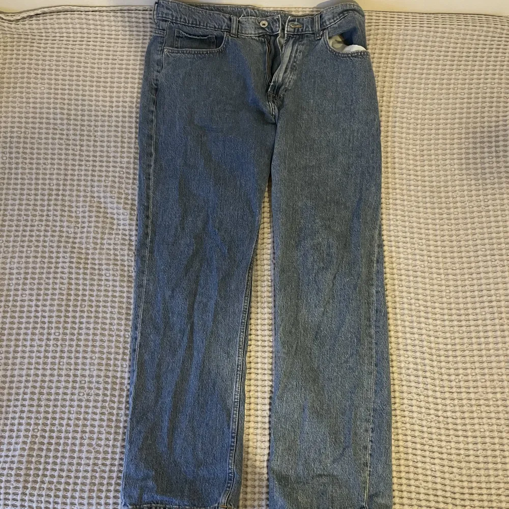 Jeans från carlings märke vailent. Storlek M, sparsamt använda.. Jeans & Byxor.