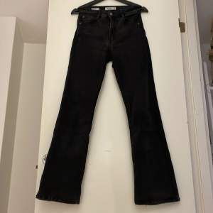 Svarta flare jeans från Pull&Bear! 