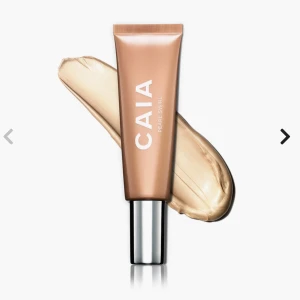 Caia - Säljer denna superfina liquid highlightern från caia då jag har 2, helt oanvänd och oöppnad. Färgen är pearl swirl. 