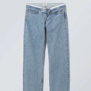 Jeans från weekday  - Jeans från weekday, helt nya så bra skick, nervikt kant vid byxkanten, nypris 600