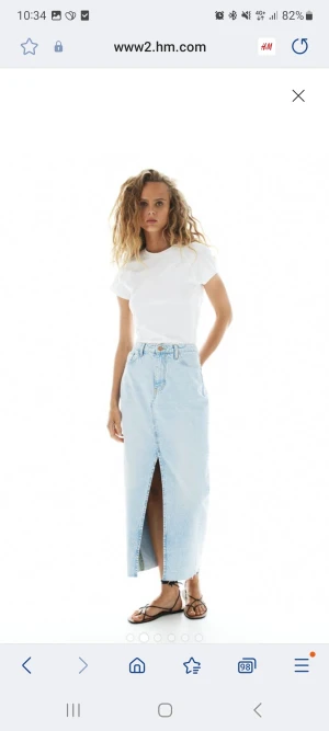 Jeanskjol HM - Supersnygg jeanskjol från HM, använd 2 ggr. Nypris 299 kr.