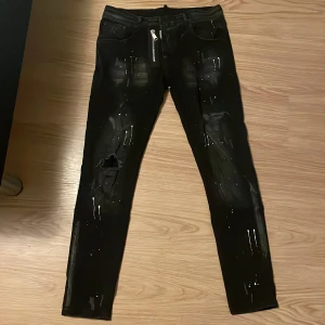 Dsquared2 jeans  - Helt nya Dsquared2 jeans storlek 44.