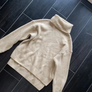 Mysig stor polo - Stor mysig polo från HM i storlek s, oversized passform