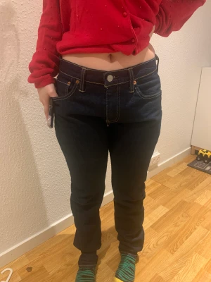 Levis lågmidjade - Levis 512 lågmidjade i nyskick Strl 29/32 Så fina men stora för mig😭