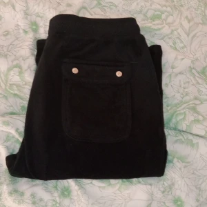 Juicy  - Svarta Juicy i st M  Köpte från Ellos för ungefär ett år sen  Använda ett par gånger   KAN ÄVEN BYTA 