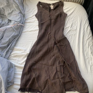 Disel klänning - Mörk lila disel klänning med slitt. Storlek S fint skick 