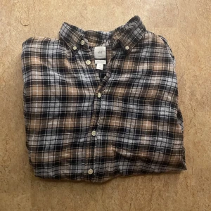 Flanell skjorta - Flanellskjorta från H&M. strl M, bra skick 