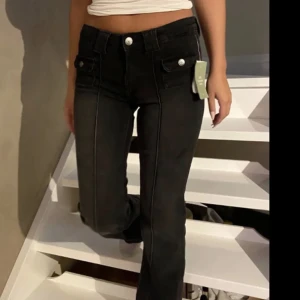Lågmidjade jeans  - (Lånad bild) säljer dessa lågmidajde jeans som inte kommer till användning. Fint skick. (Säljer ett par i blå också)
