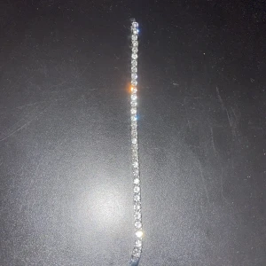 Armband - Inte äkta diamant❗️ 