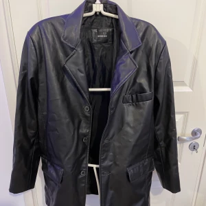 Läderjacka vintage - Riktigt snygg läderjacka vintage, strl M. Äkta läder. Kan frakta 