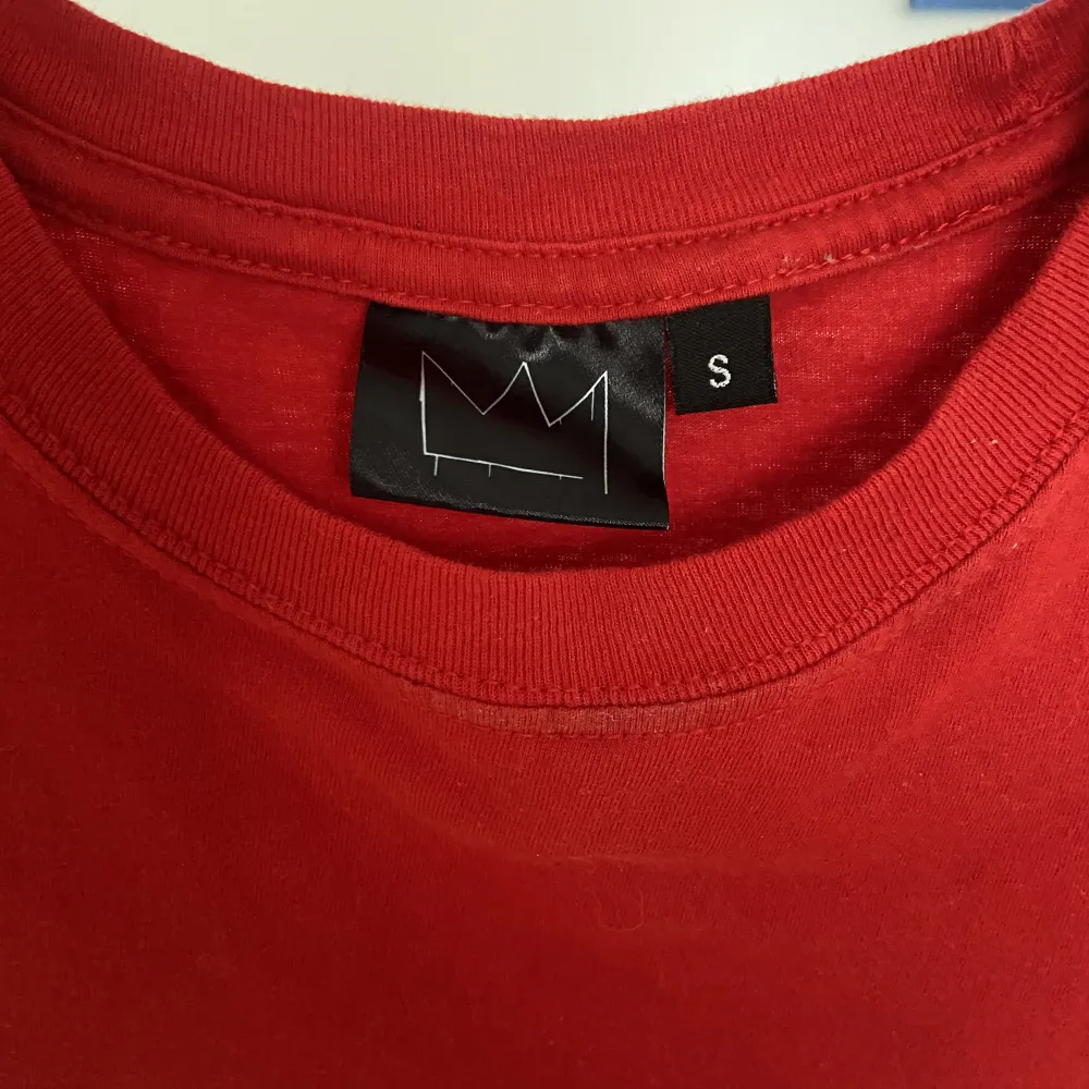 Limited Edition Merch från 2018/2019 Använd 1-2 gånger Nypris 300kr. T-shirts.
