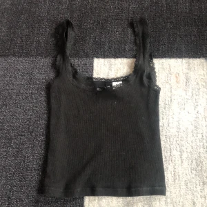 Lace Linne - Svart linne med spets. Från hm i storleken XXS men passar mig som är S