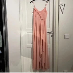 Långklänning   - Använd en gång till ett bröllop. 