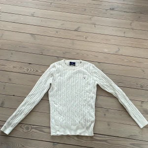 GANT tröja  - Jättefin stickad GANT tröja. Använd ca 3 gånger.  Storlek S