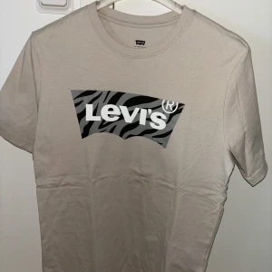 Levis T-shirt  - Aldrig använd Skick 10/10