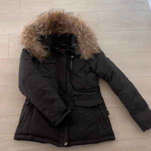 Hollies jacka  - Hollies jacka i ny skick storlek 40. (Obs liten i storleken!) 