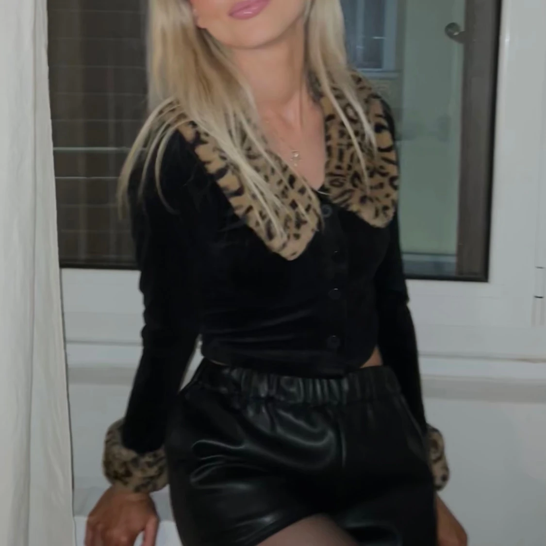 svart faux fur tröja - 91