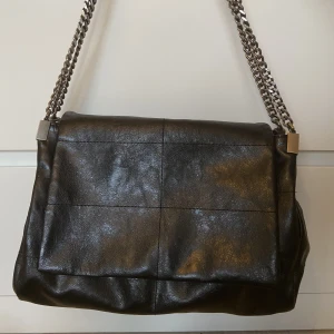 Zara väska! - Säljer denna super snygga väskan från zara då den inte längre kommer till användning💞 Ordinare pris: 399kr