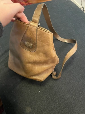 Pikolinos mini väska - Ca 20cm hög och bred, väldigt petite så att säga. DM för fler bilder. Äkta läderväska från bra märke.