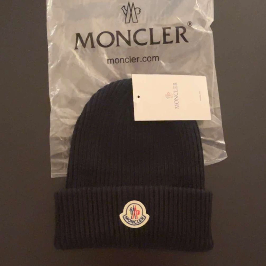 Moncler mössa