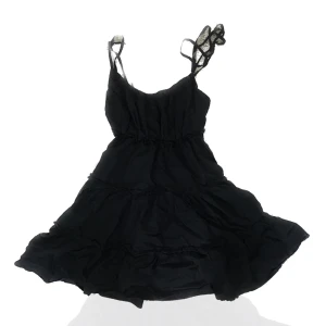 Svart Klänning  - Svart klänning använt kanske 2-3 gånger 🖤