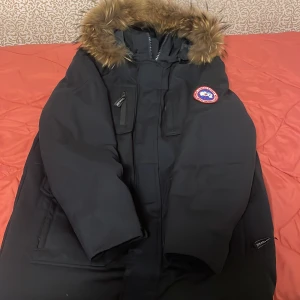 Canada goose jacka vinter  - Canada goose jacka oanvänd 