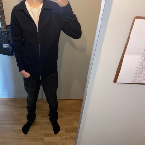 Zip tröja - Snygg tröja med dubbelzip från Selected homme, stickad. Xs men sitter som S