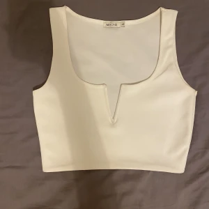 Topp  - Säljer denna fina toppen i st Xs, nyskick, skriv för mer info💕💕
