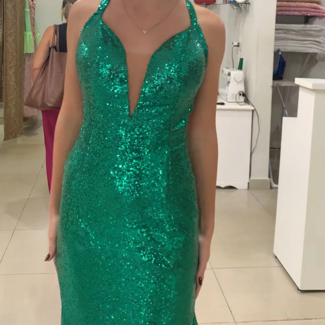 Glittrig balklänning  - 91