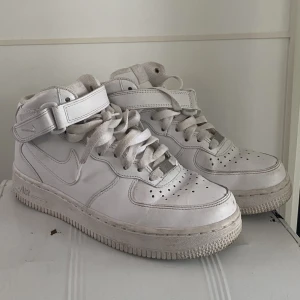 Nike Air Force 1 MID - Använda fåtal gånger