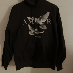 Hoodie - Jätte snygg hoodie som inte kommer till användning. Andvänt ett fåtal gånger, 200kr med frakt