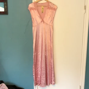 Rosa nattlinne maxi - Superfint maxinattlinne! 