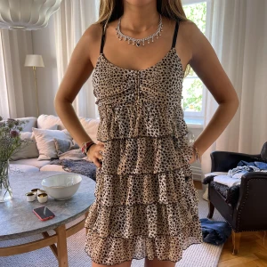 Sommar klänning  - Säljer denna super snygga sommar klänning